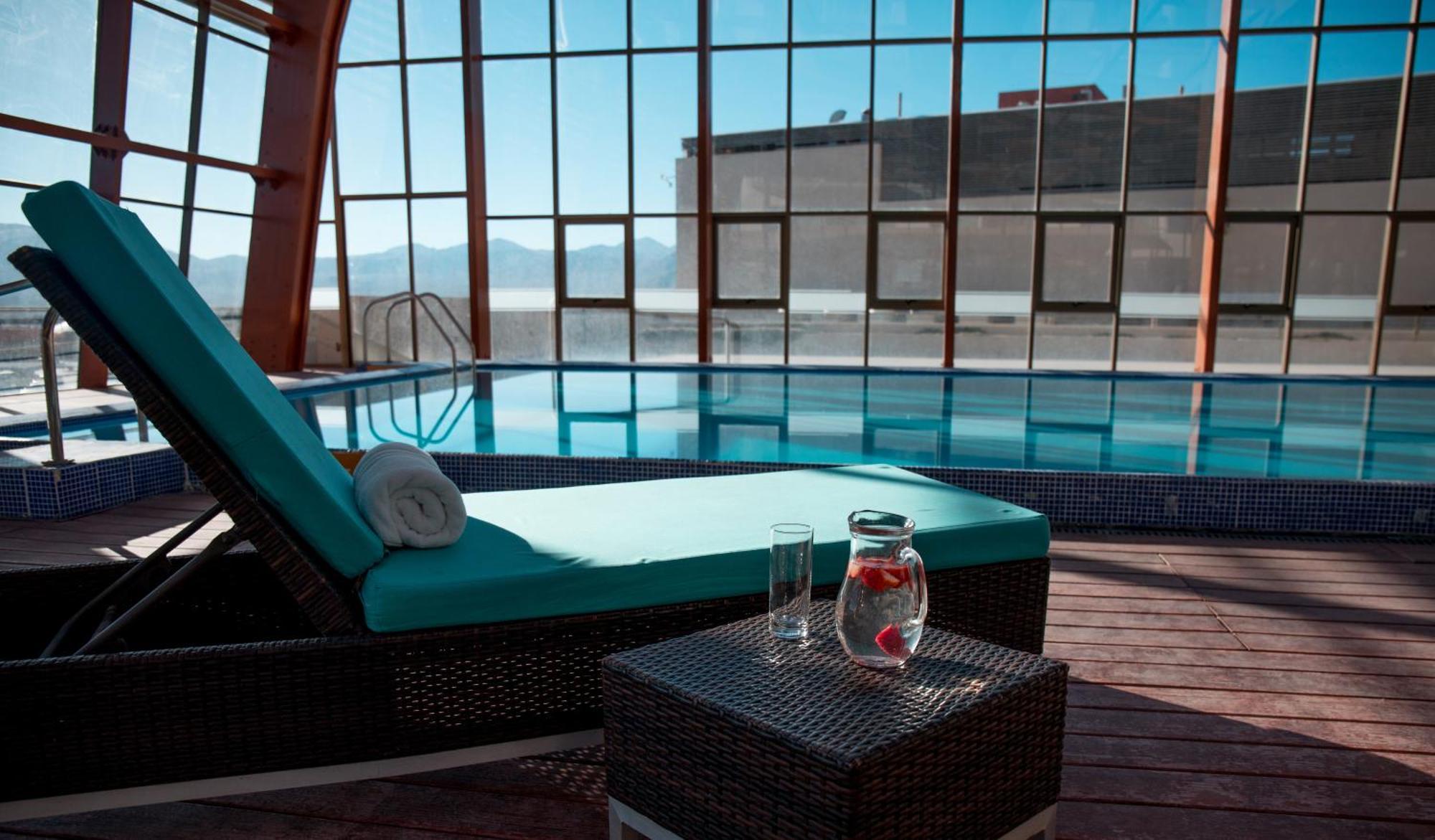 Mds Hotel Калама Экстерьер фото The swimming pool at the hotel